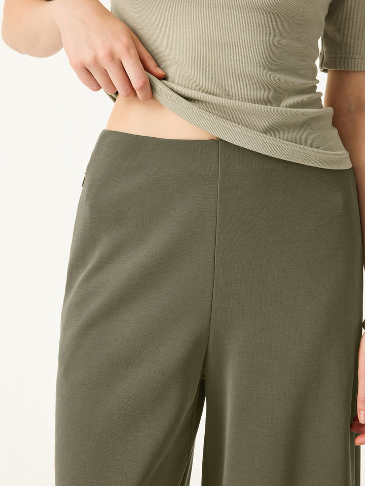 Wrinkle-Resistant Mid Rise Wide Leg Pull-on Pants with Pockets