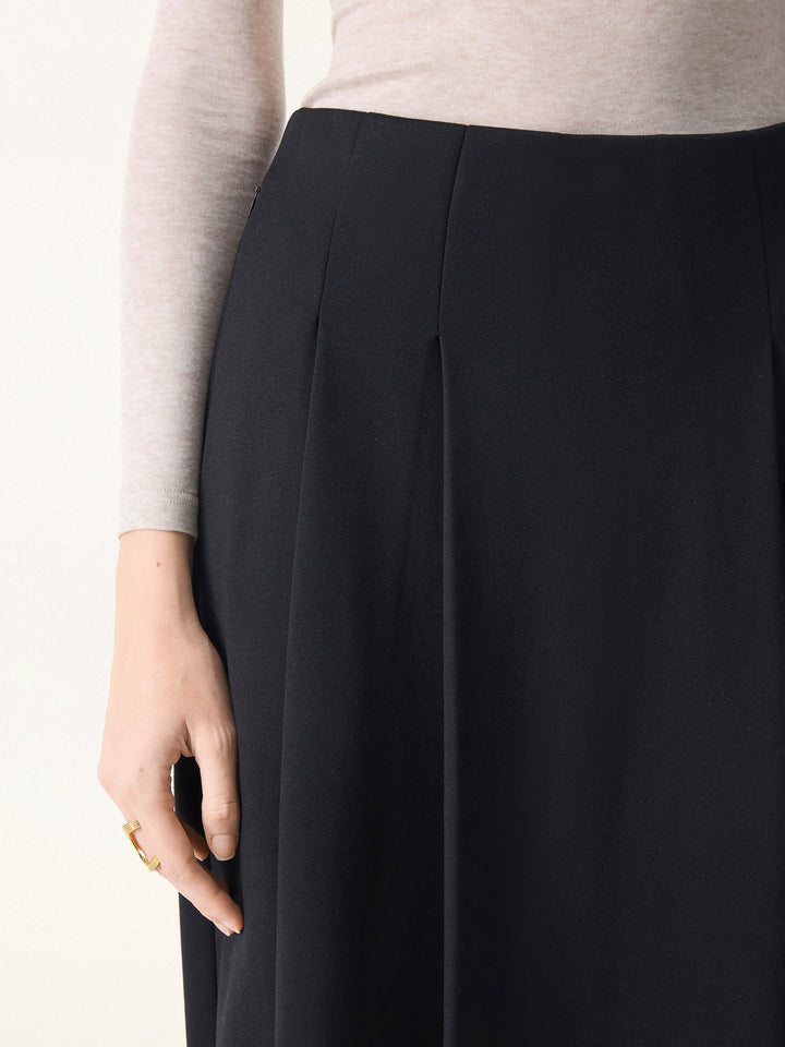 Wrinkle-Resistant A-line Tucked Pull-on Midi Skirt with Pockets